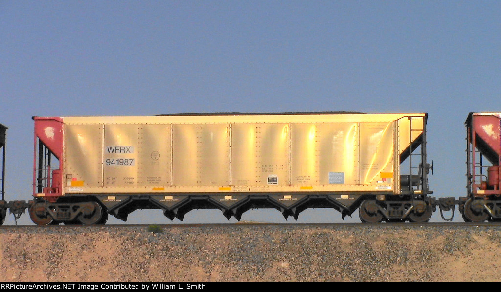 WB Unit Loaded Hooper Frt at Erie NV W-Pshr -29